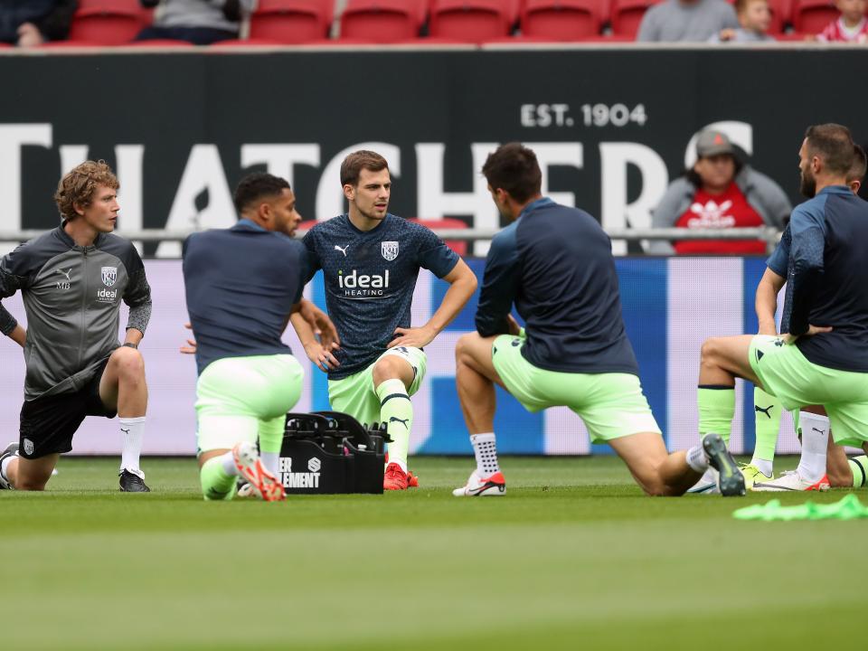 Jayson Molumby warming up before the Bristol City game