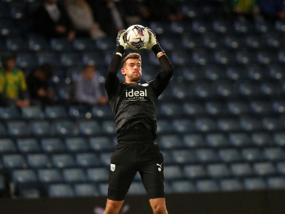 An image of Alex Palmer warming up