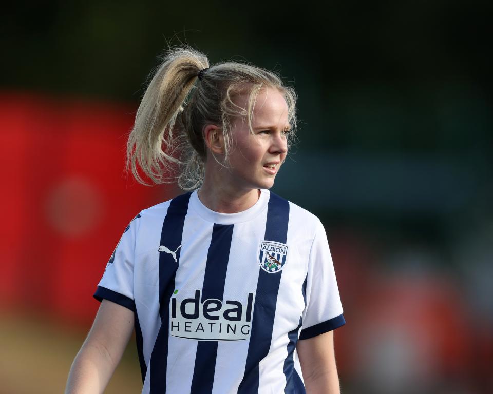 Phoebe Warner, in home colours.