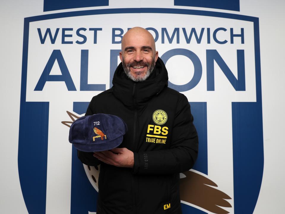 An image of Enzo Maresca receiving his cap