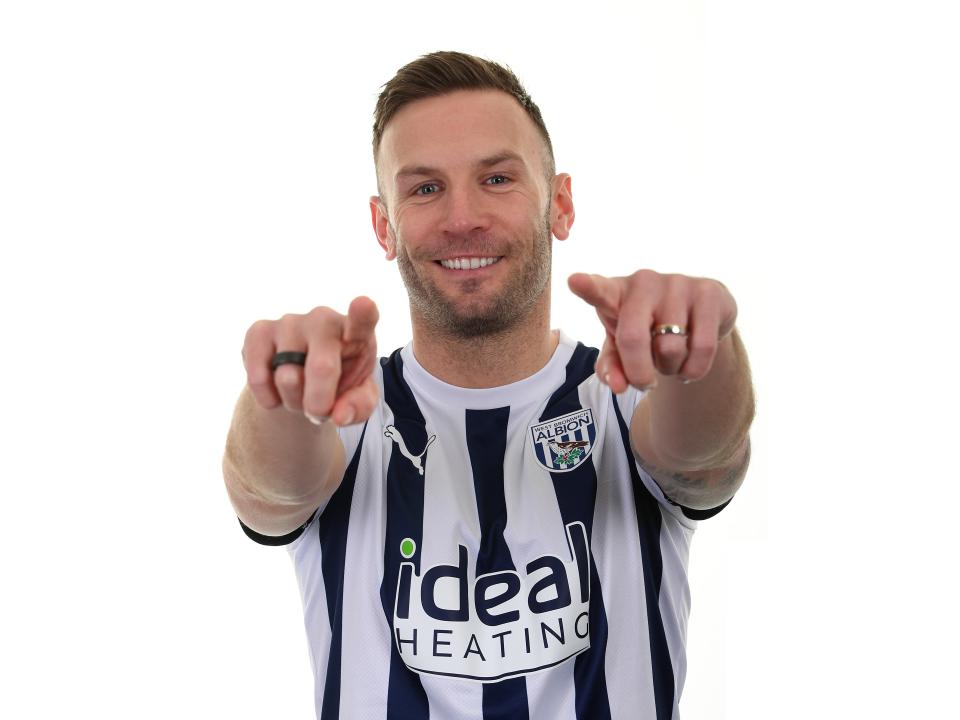 Andi Weimann pointing and smiling at the camera