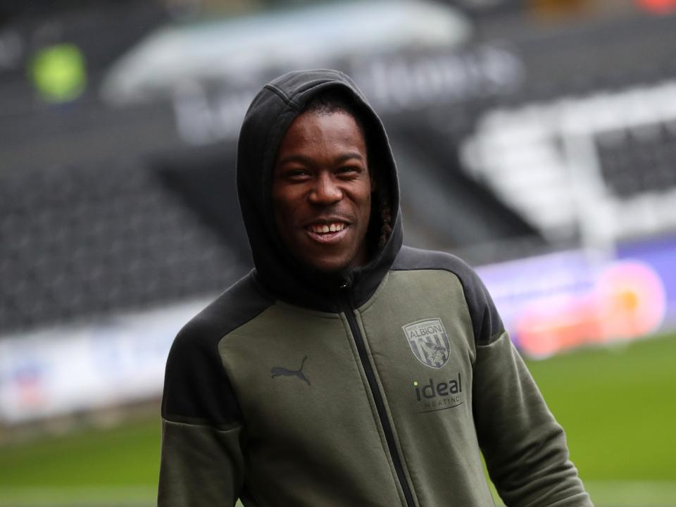 An image of Brandon Thomas-Asante arriving in Swansea