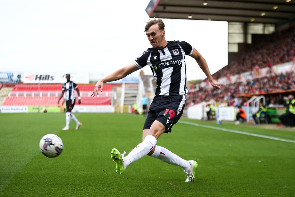 Jamie Andrews in action for Grimsby Town against Swindon