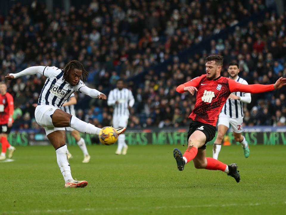 An image of Brandon Thomas-Asante shooting against Blues