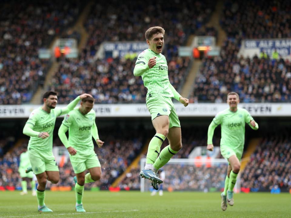 An image of Tom Fellows celebrating his goal against Ipswich