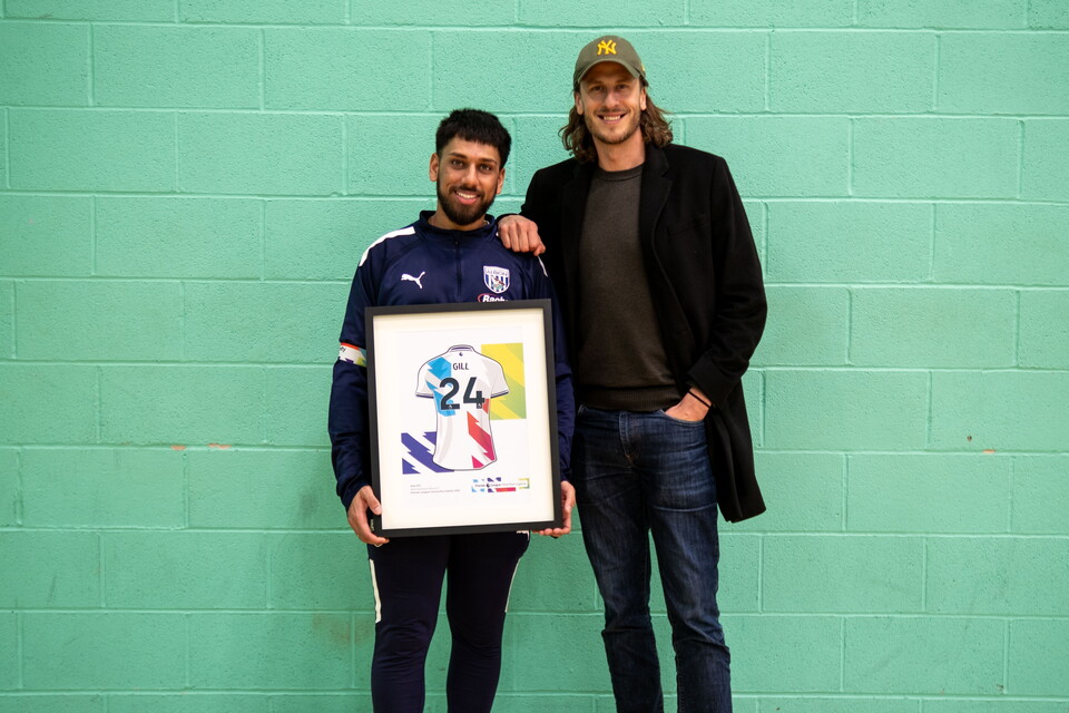 Ajay receiving his award from Jonas Olsson