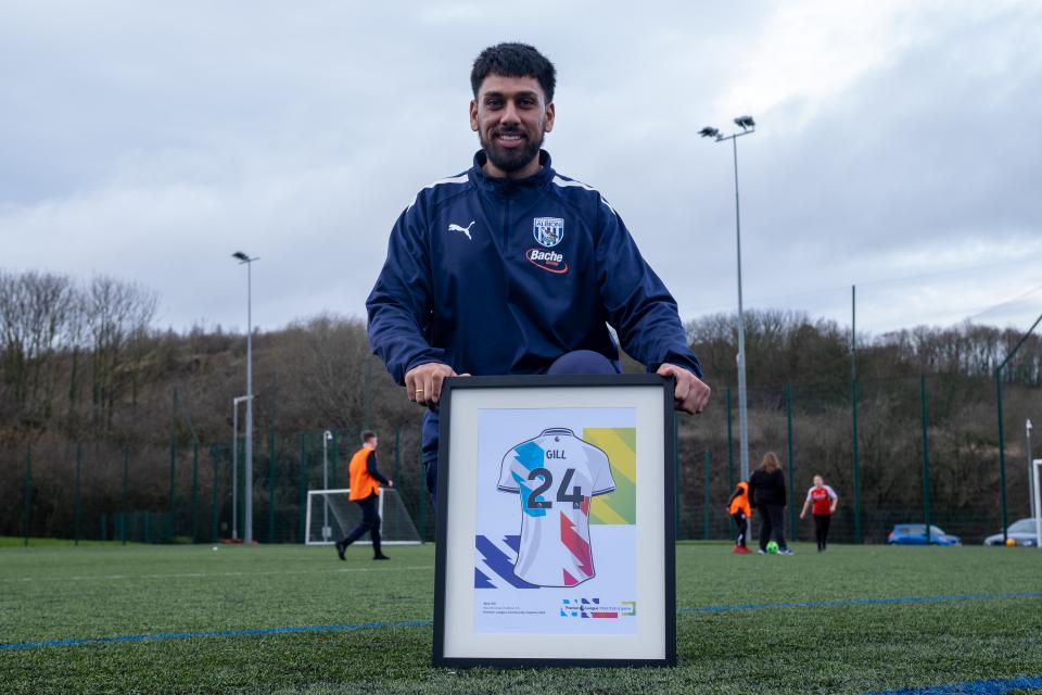 Ajay Gill with his Community Captain award