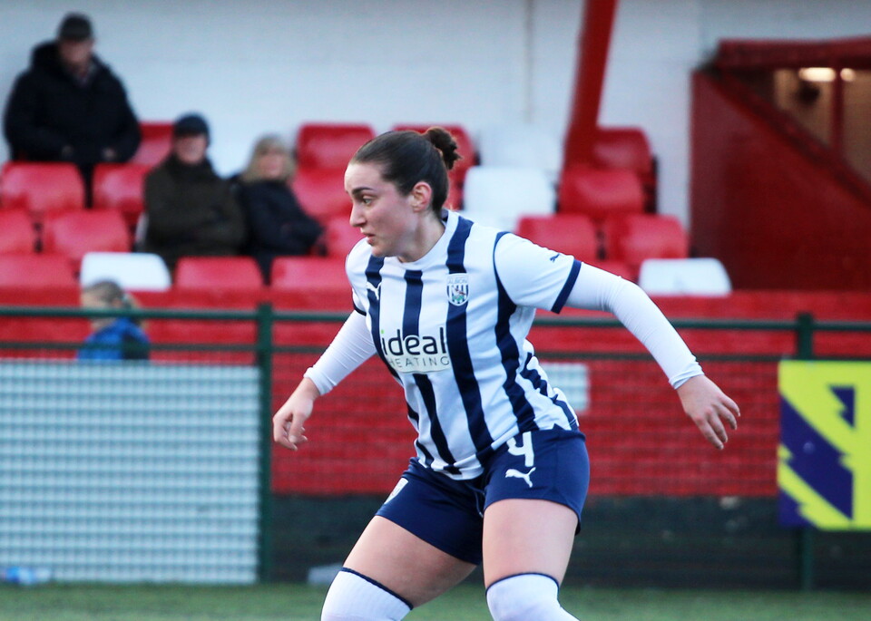Fran Orthodoxou in action for Albion Women, in home colours.