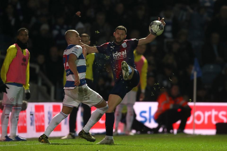 Erik Pieters in action, in red and blue away colours.
