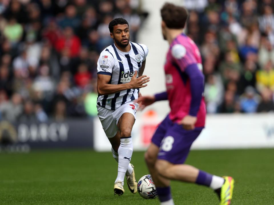 An image of Darnell Furlong on the ball against Sunderland