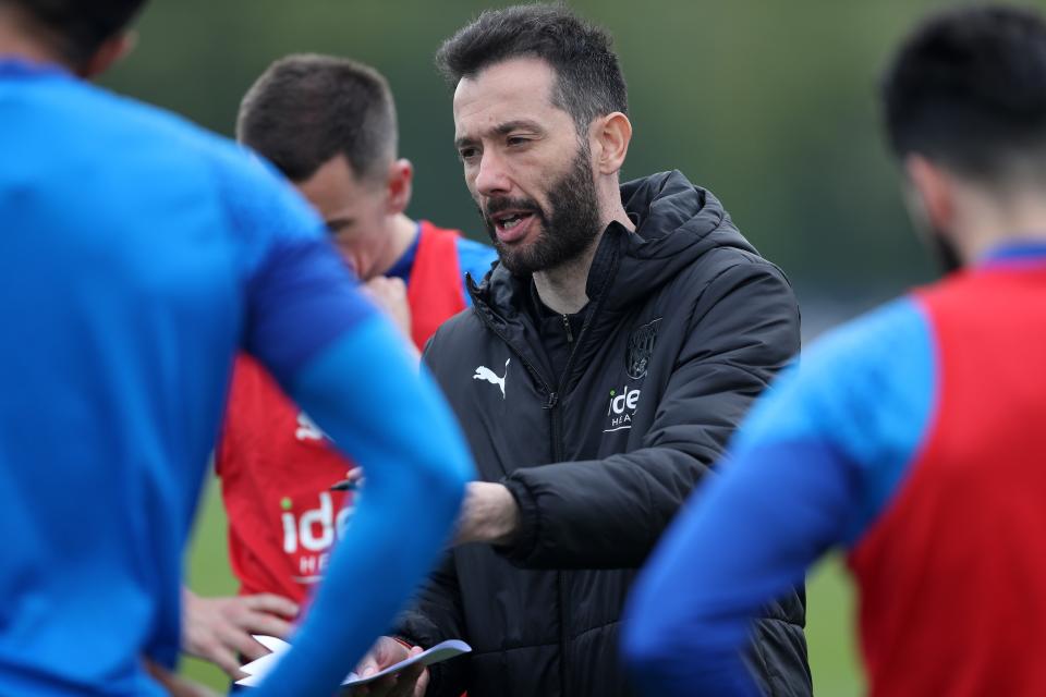 Carlos Corberán delivering a message to his players during a training session 