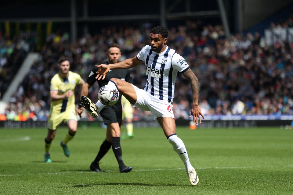 Darnell Furlong controls the ball against Preston North End 