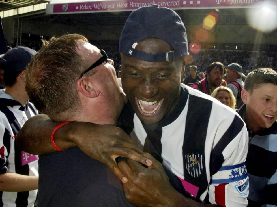 An image of Kevin Campbell celebrating the 'Great Escape'