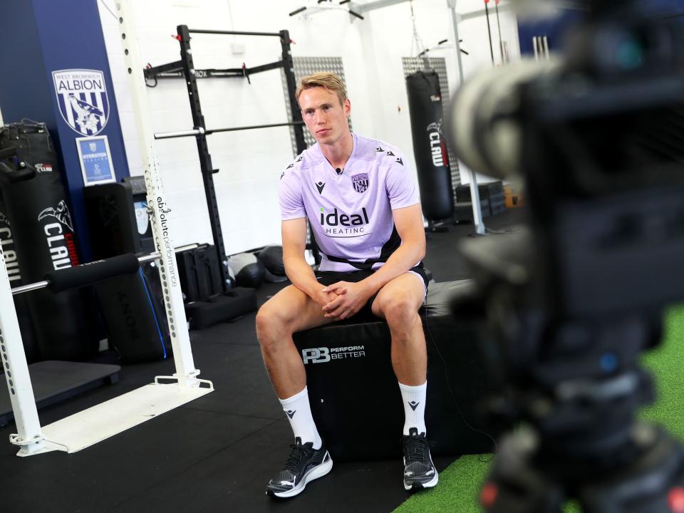 Torbjørn Heggem sat in the gym being interviewed by WBA TV