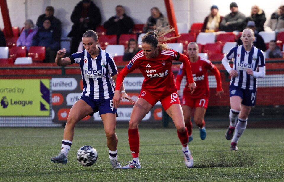 Seren Watkins battles for the ball.