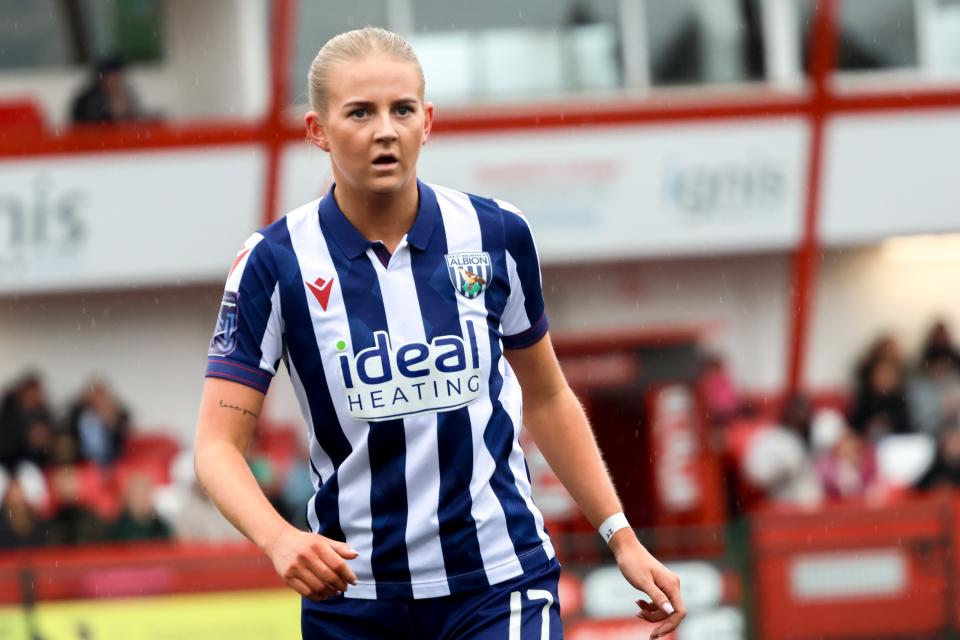 Rhianne Oakley in action for Albion in the home kit 