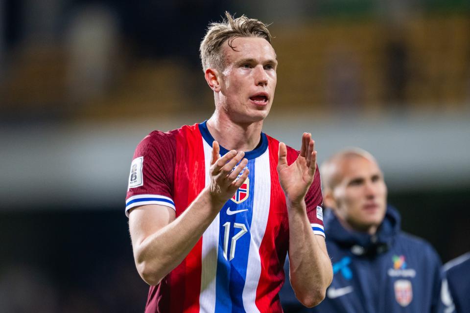 Torbjørn Heggem applauding Norway supporters after their victory over Israel 