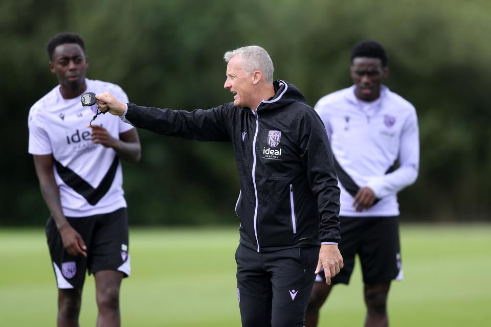 U21 boss Richard Beale delivering information to players on the training pitch 
