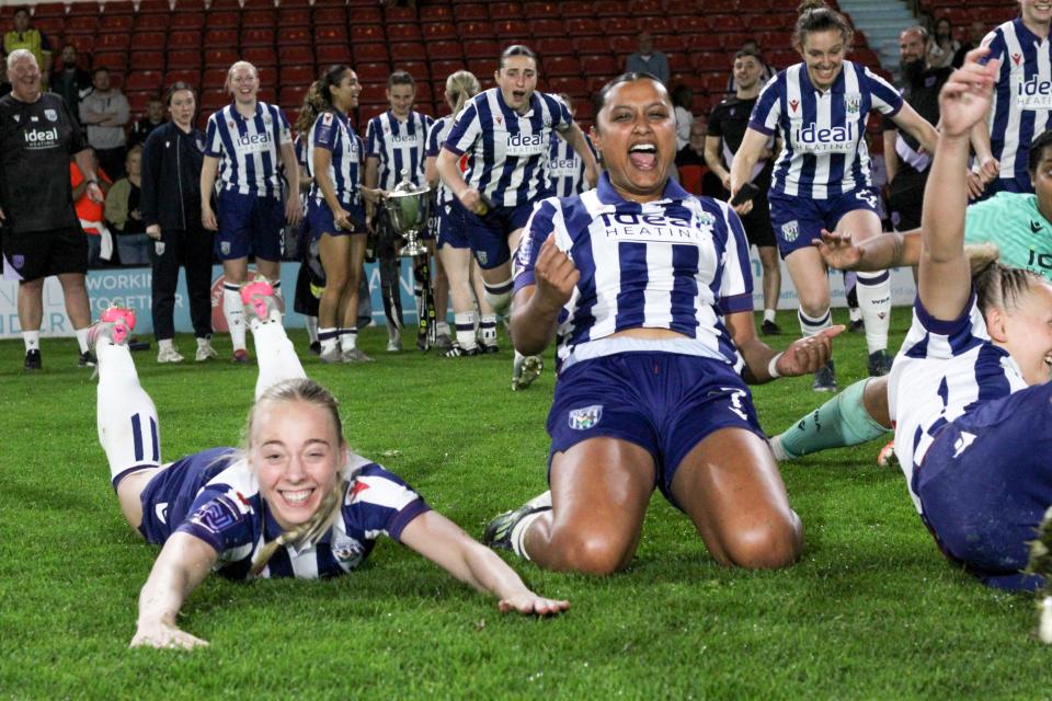 Albion Women celebrate.
