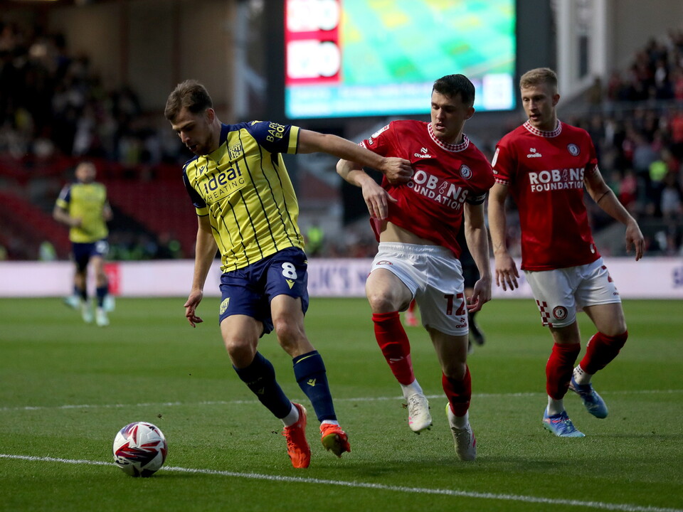 An image of Jayson Molumby playing against Bristol City