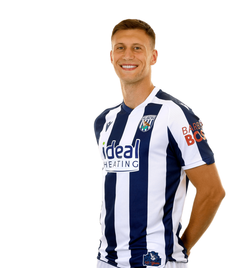 A photo headshot of Krystian Bielik in the 2025/26 home kit