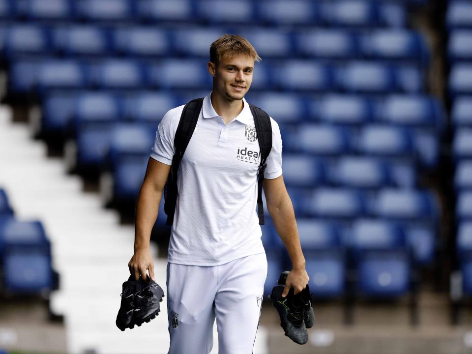 A photo of Albion U21 defender Evan Humphries arriving at The Hawthorns