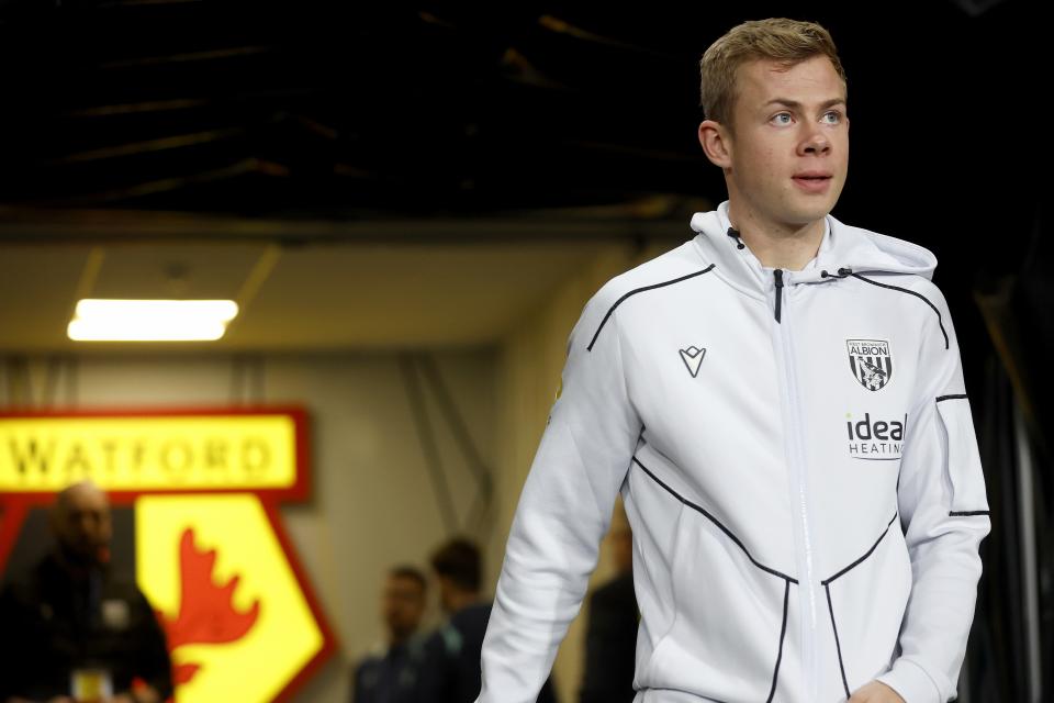 A photo of Heggebo arriving to the ground.
