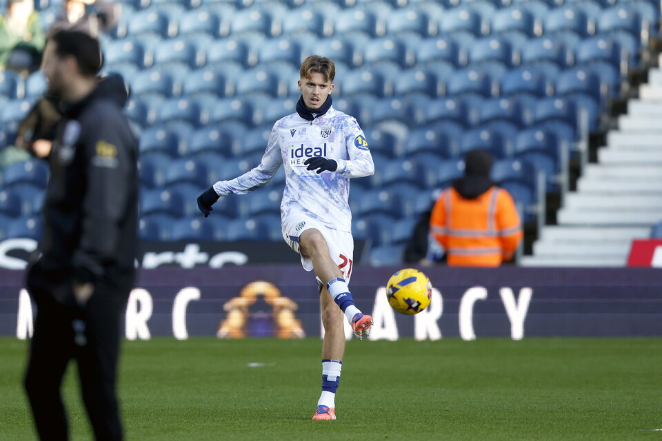 A photo of Isaac Price warming up