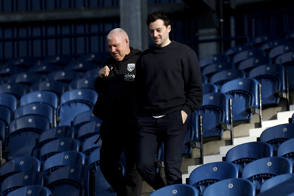 A photo of Ryan Mason and Nigel Gibbs
