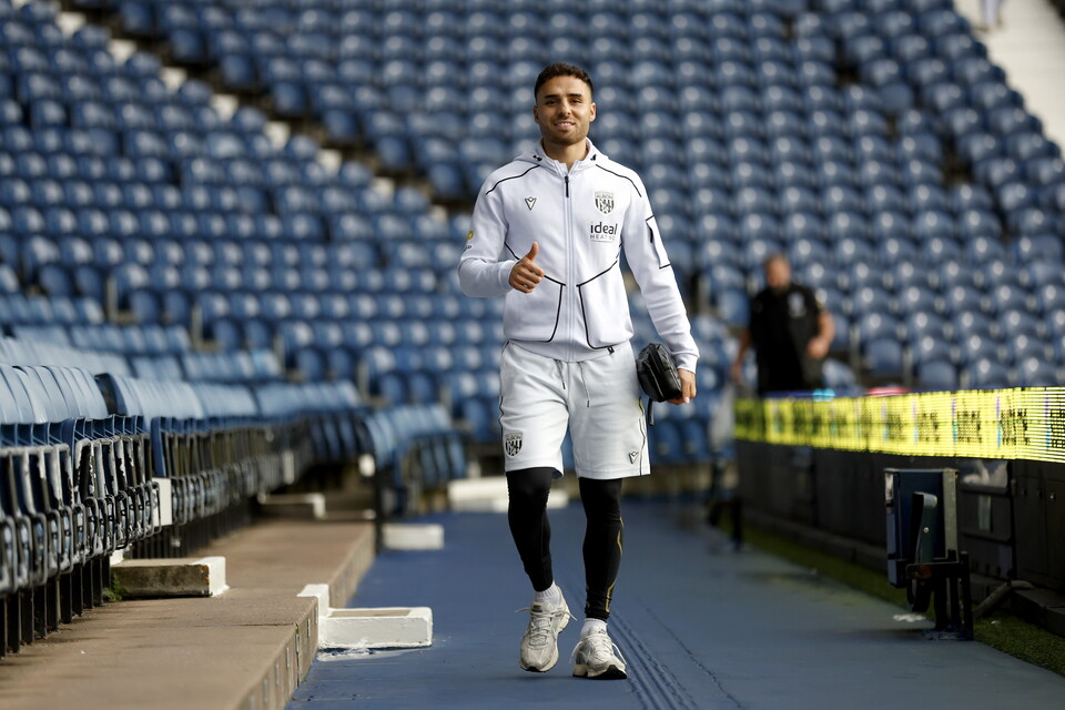 Tammer Bany with his thumb up to the camera while arriving at The Hawthorns