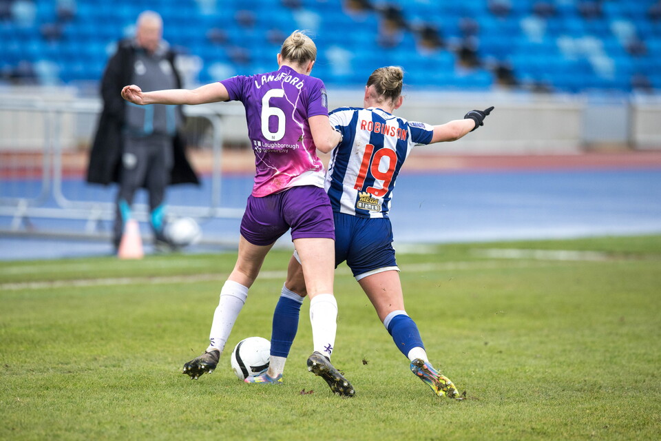 Monique Robinson in action against Loughborough Lightning.