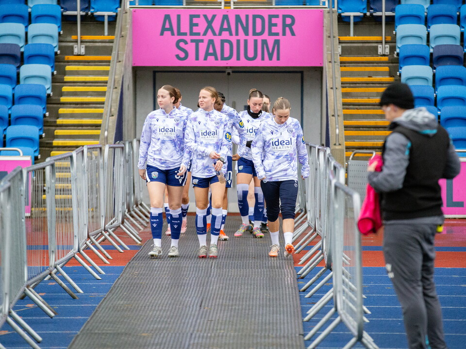 Albion Women lining-up.