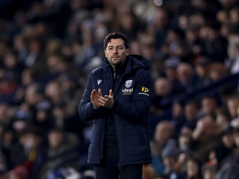 Ryan Mason clapping