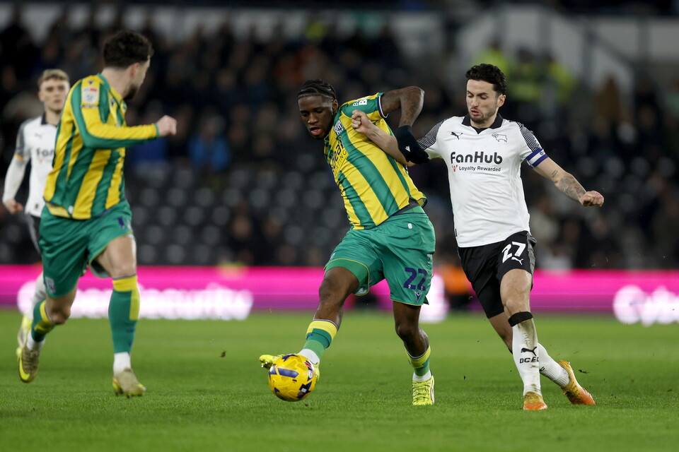 Samuel Iling-Junior holds off Lewis Travis.