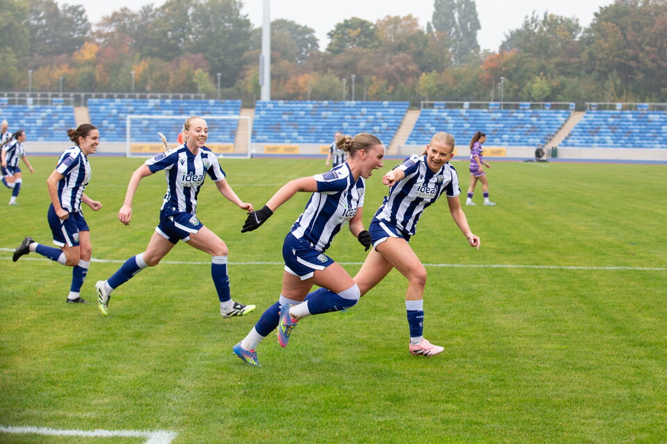 Monique Robinson scoring against Stoke.