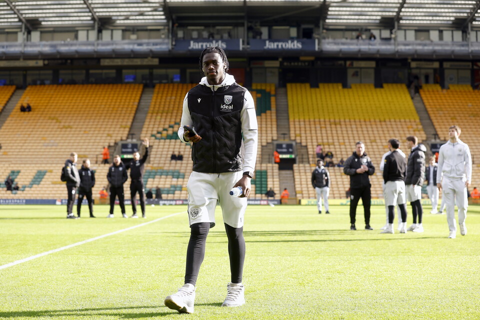 Hindolo Mustapha arrives at Carrow Road