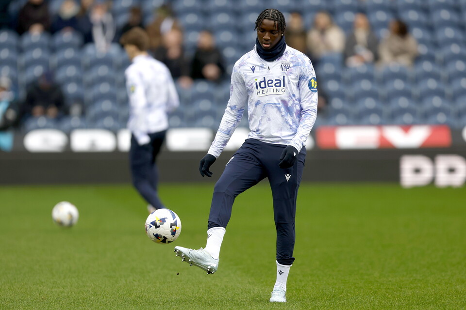Jamaldeen Jimoh-Aloba warms up