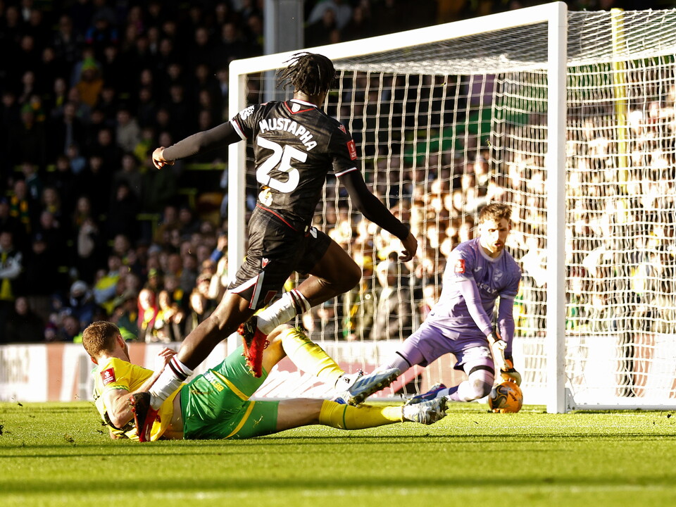 An image of Hindolo Mustapha shooting against Norwich