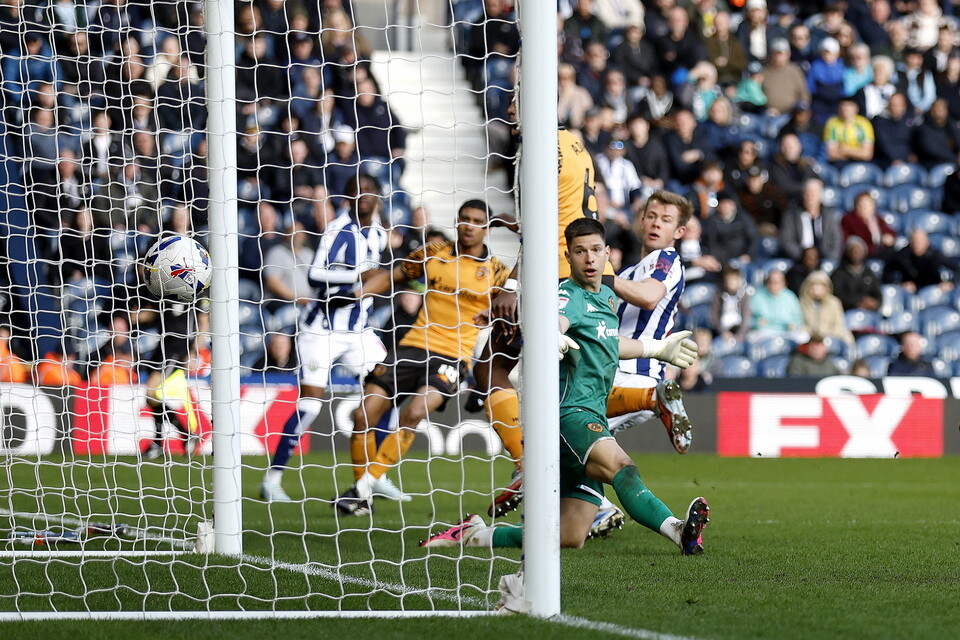 Aune Heggebo scores against Hull