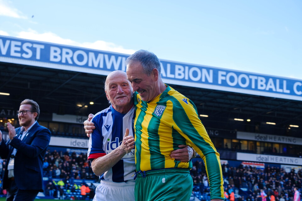 Bob Taylor hugging a Cancer Kickers participant