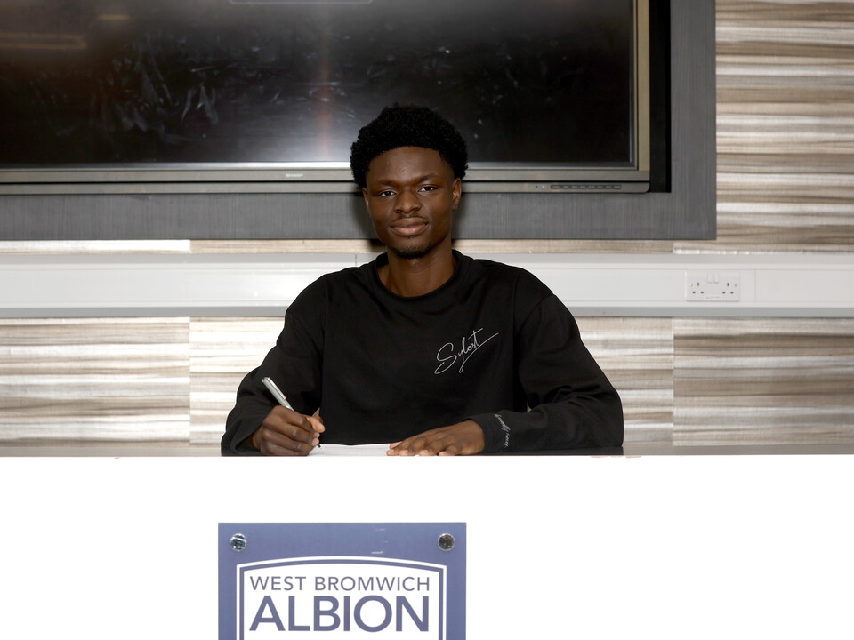 A photo of youngster Abdul Abudu signing his first pro deal
