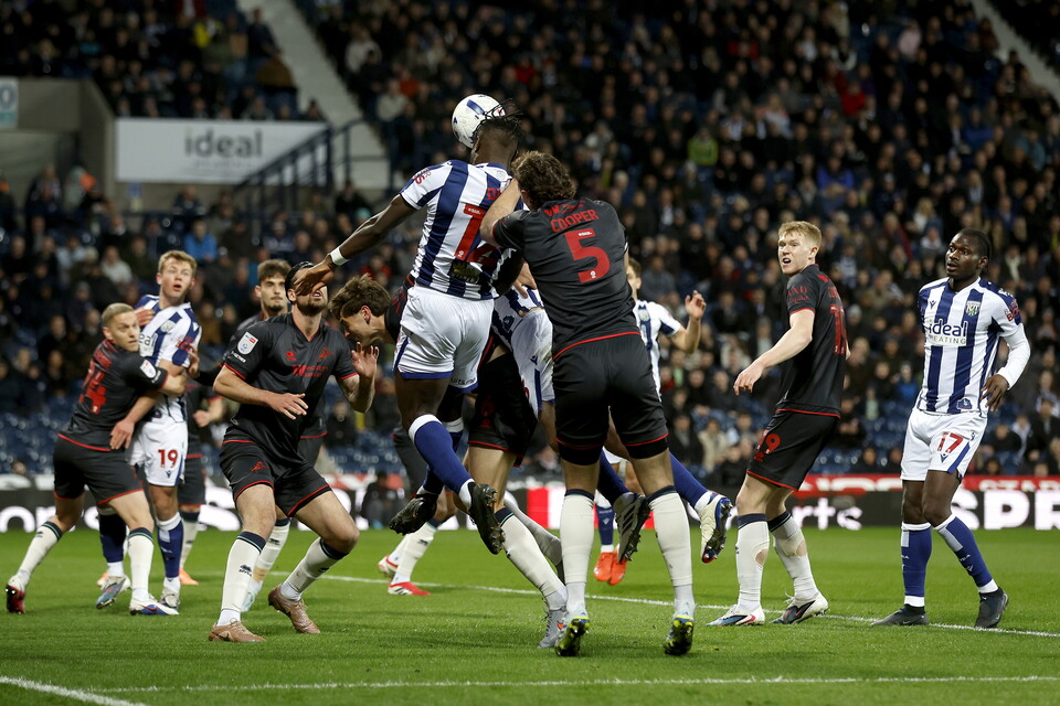 Daryl Dike heads onto the roof of the net against Millwall