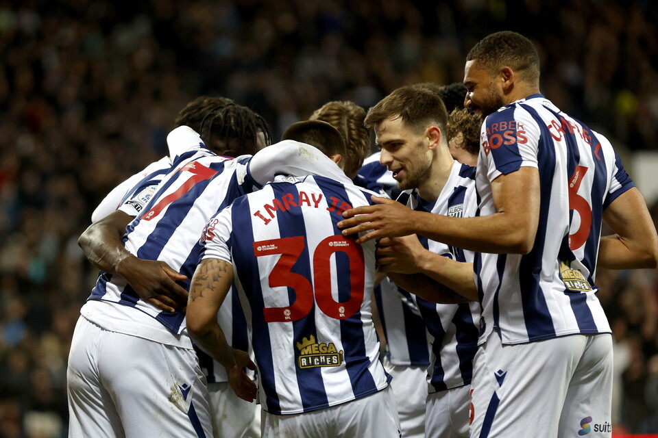 The team celebrate Danny Imray's goal