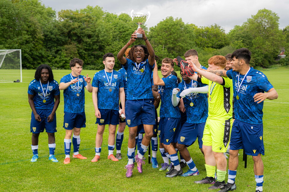 EFL A Trophy lift