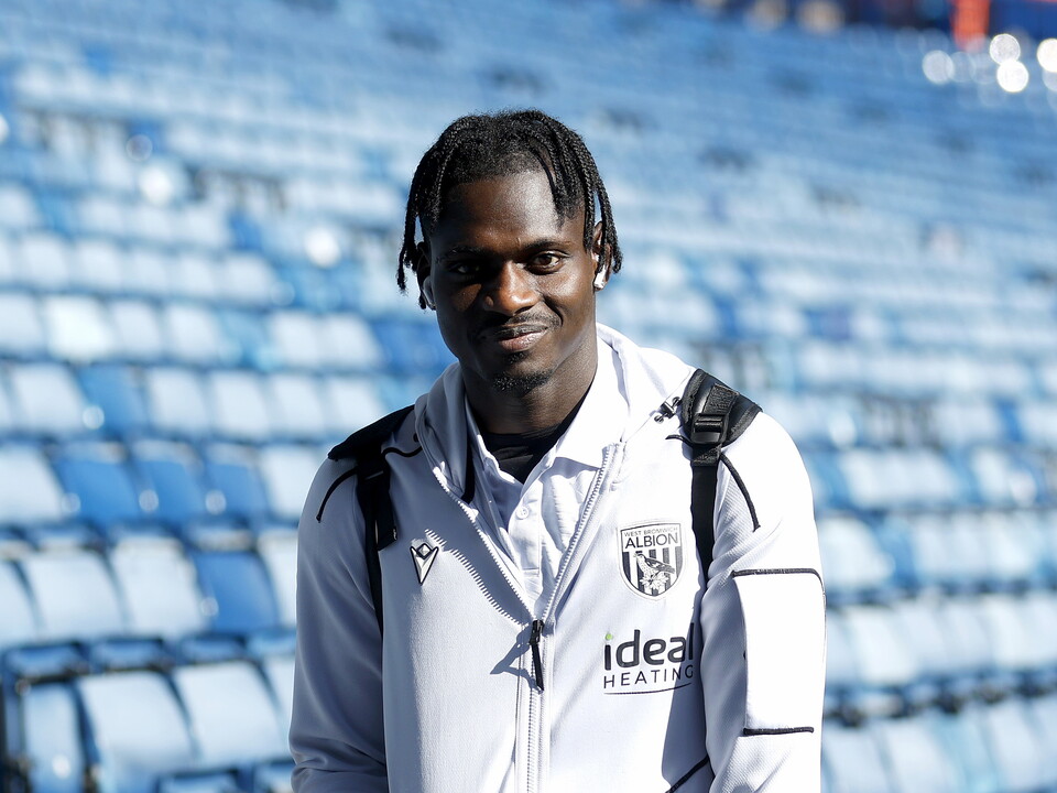 Ousmane Diakité looking at the camera while arriving at The Hawthorns