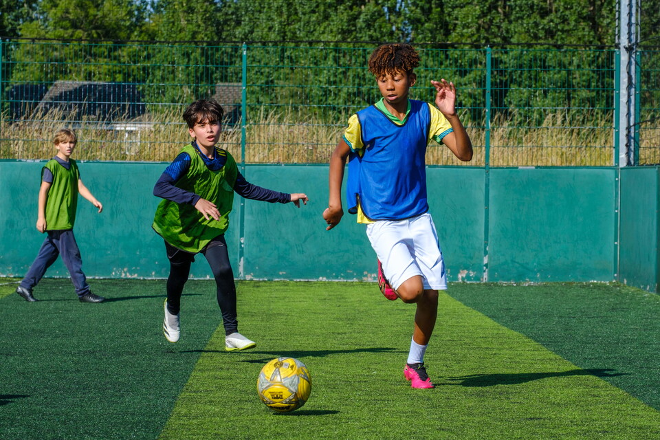 Player chasing the ball