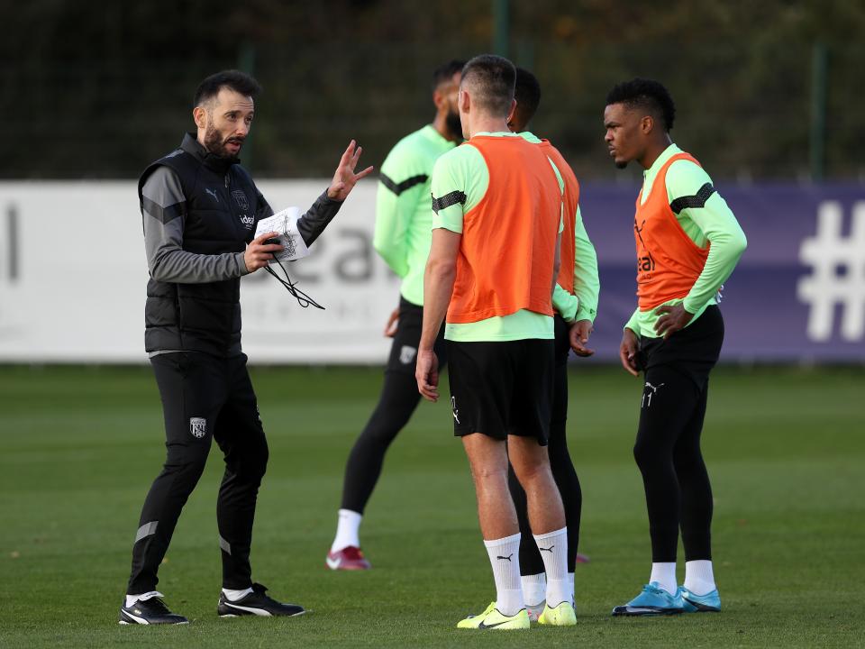 Carlos Corberán speaks with players during his first training session.