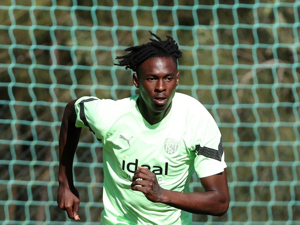 Quevin Castro running in training 