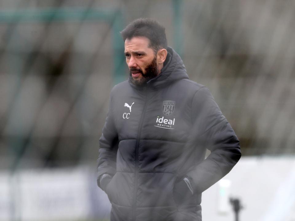 Carlos Corberán watches over a training session