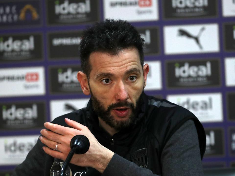 An image of Carlos Corberán talking during a press conference